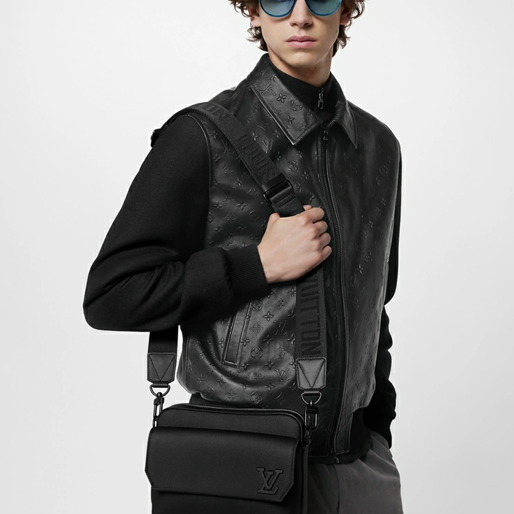Fastline Messenger LV Aerogram i herrväskor Cross-Body Bags-kollektioner från Louis Vuitton (produktzoom)