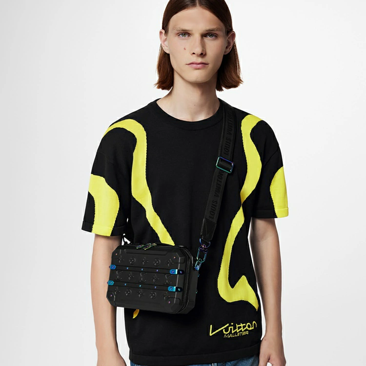 Future Trunk Andra läder i herrväskor Cross-Body Bags-kollektioner av Louis Vuitton (Produktzoom)