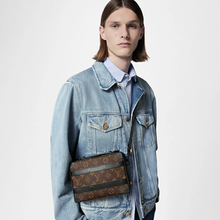 Handtag Soft Trunk Bag Monogram Macassar Canvas i Herrväskor Cross-Body Bags kollektion av Louis Vuitton