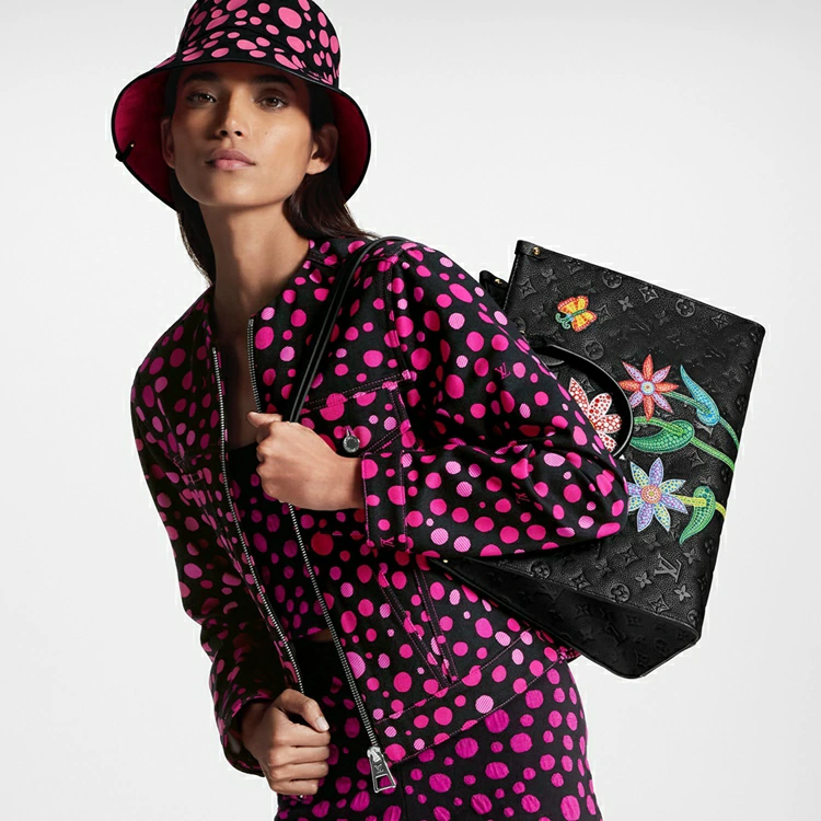 LV x YK OnTheGo MM Monogram Empreinte Läder i handväskor för kvinnor Totes-kollektioner av Louis Vuitton