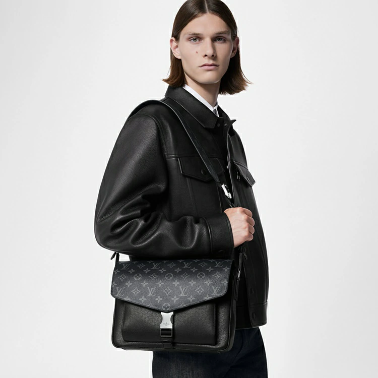 Messengerama Väska Taigarama i Herrväskor Cross-Body Väskor kollektion av Louis Vuitton (Produktzoom)