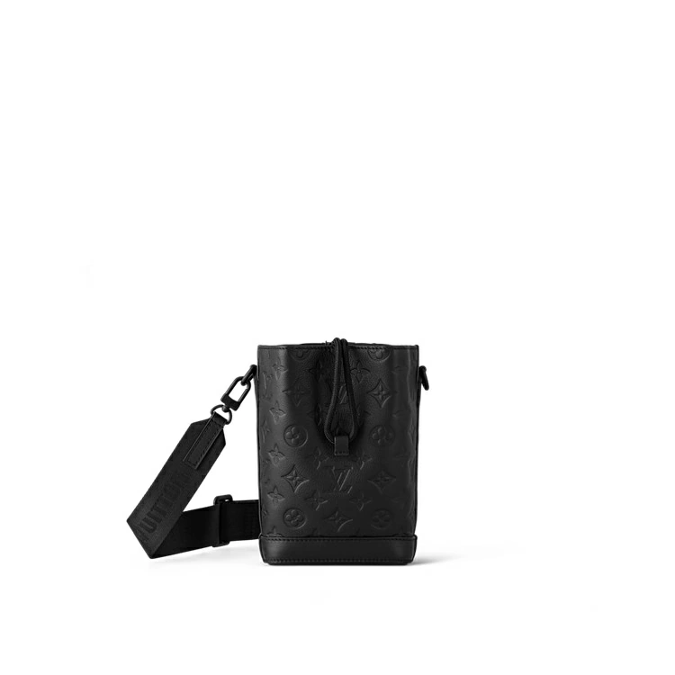 Noe Sling Monogram Shadow i Herrväskor Cross-Body Bags-kollektioner av Louis Vuitton (Produktzoom)