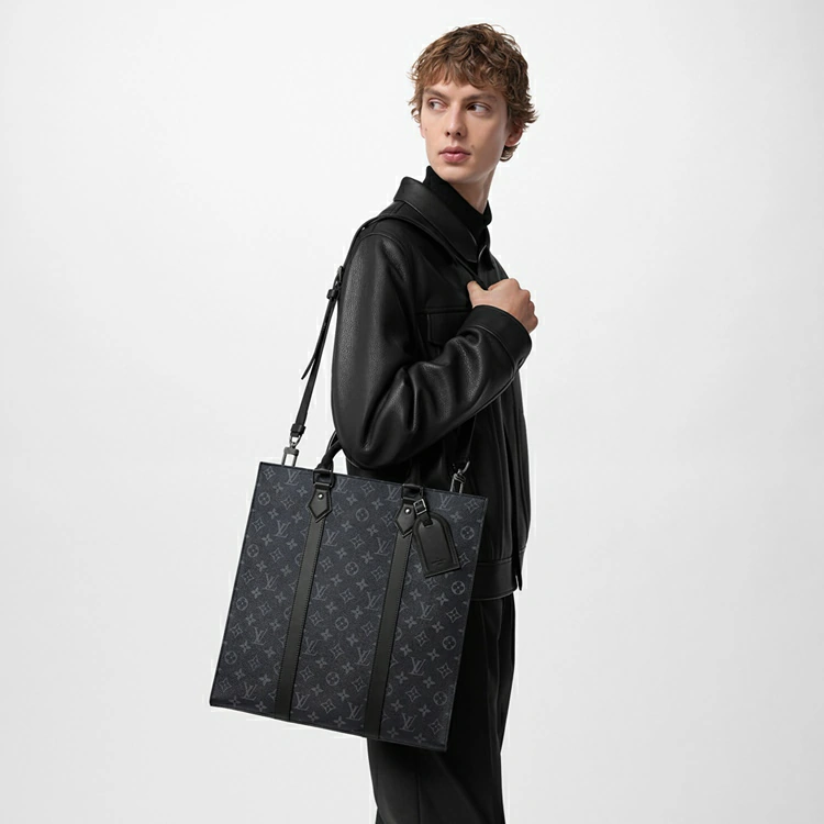 Sac Plat Bag Monogram Eclipse Canvas i Herrväskor Tote Bags kollektion av Louis Vuitton (Produktzoom)