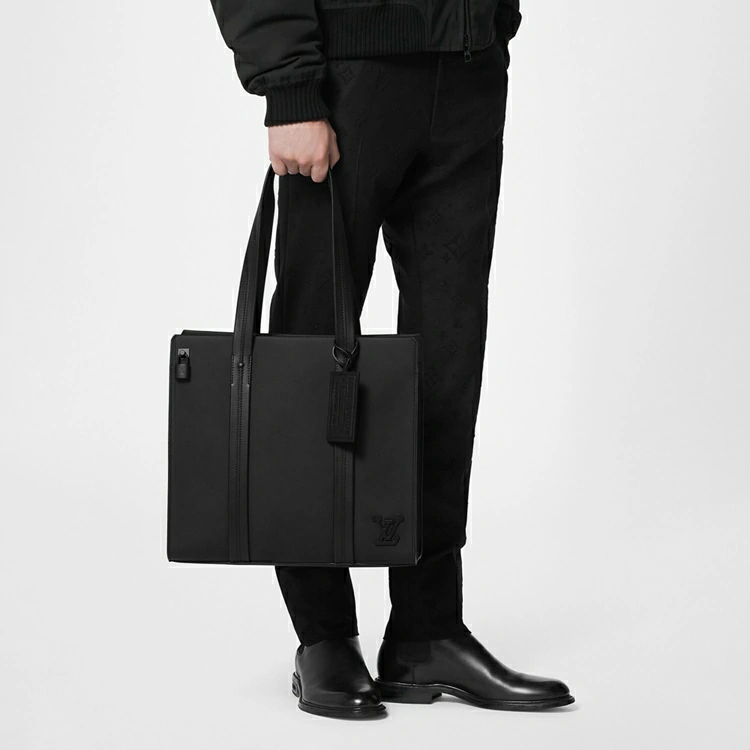Takeoff Tote Bag LV AEROGRAM i Herrväskor All Bags-kollektioner av Louis Vuitton (Produktzoom)