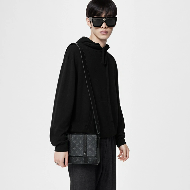 Trunk Messenger Bag Monogram Eclipse Canvas i Herrväskor Cross-Body Bags-kollektioner av Louis Vuitton