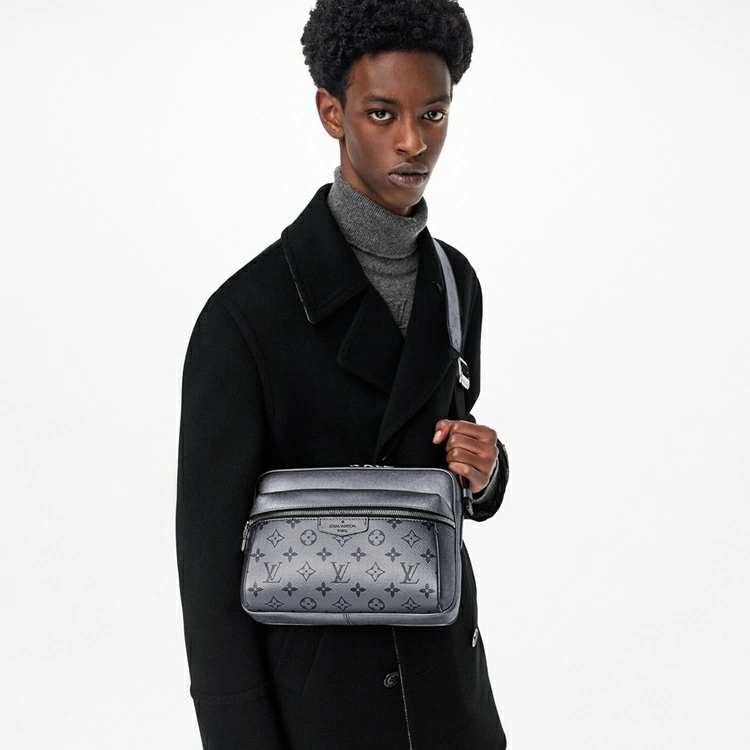 Outdoor Messenger Bag Taigarama i Herrväskor Alla Bags-kollektioner av Louis Vuitton (Produktzoom)