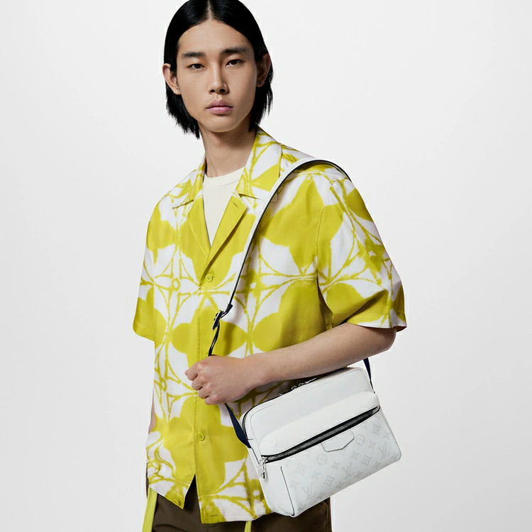 Outdoor Messenger Taigarama i Herrväskor Cross-Body Bags-kollektioner av Louis Vuitton (Produktzoom)