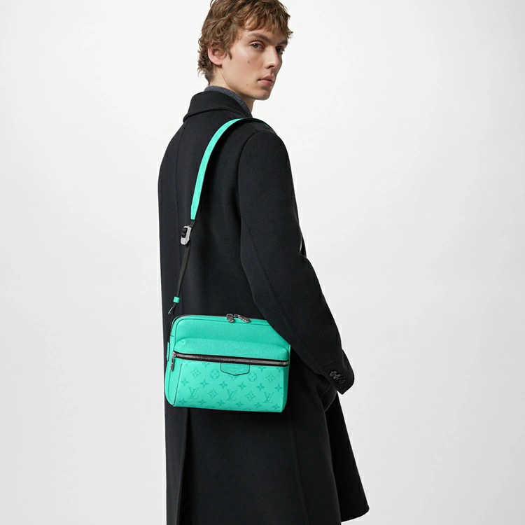 Outdoor Messenger Taigarama i Herrväskor Cross-Body Bags-kollektioner av Louis Vuitton (Produktzoom)